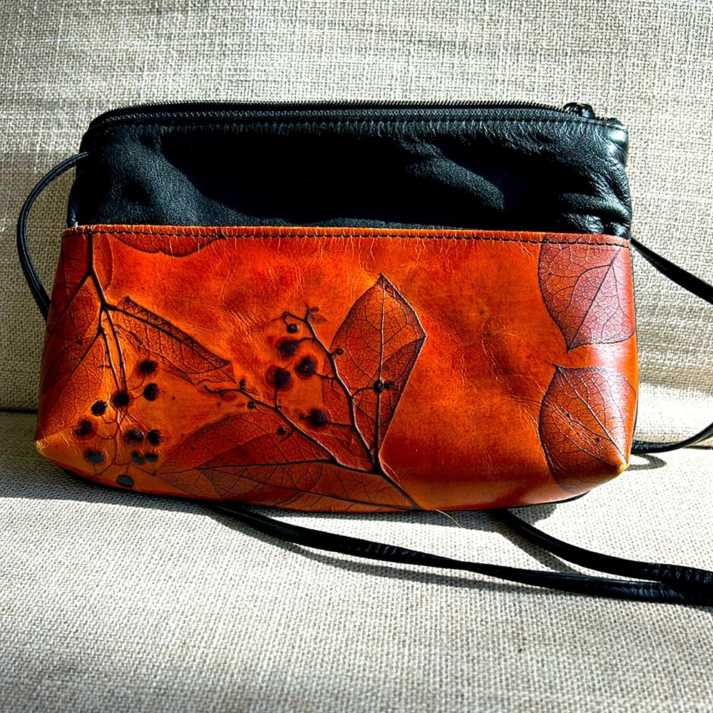 CL Whiting Leaf Leather Crossbody Purse/ Brown/Black